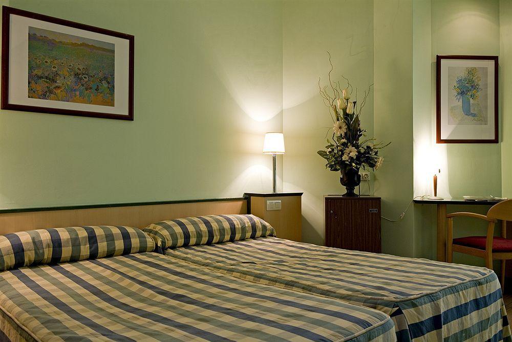 Hotel Nuevo Zenit Calahorra Habitación foto