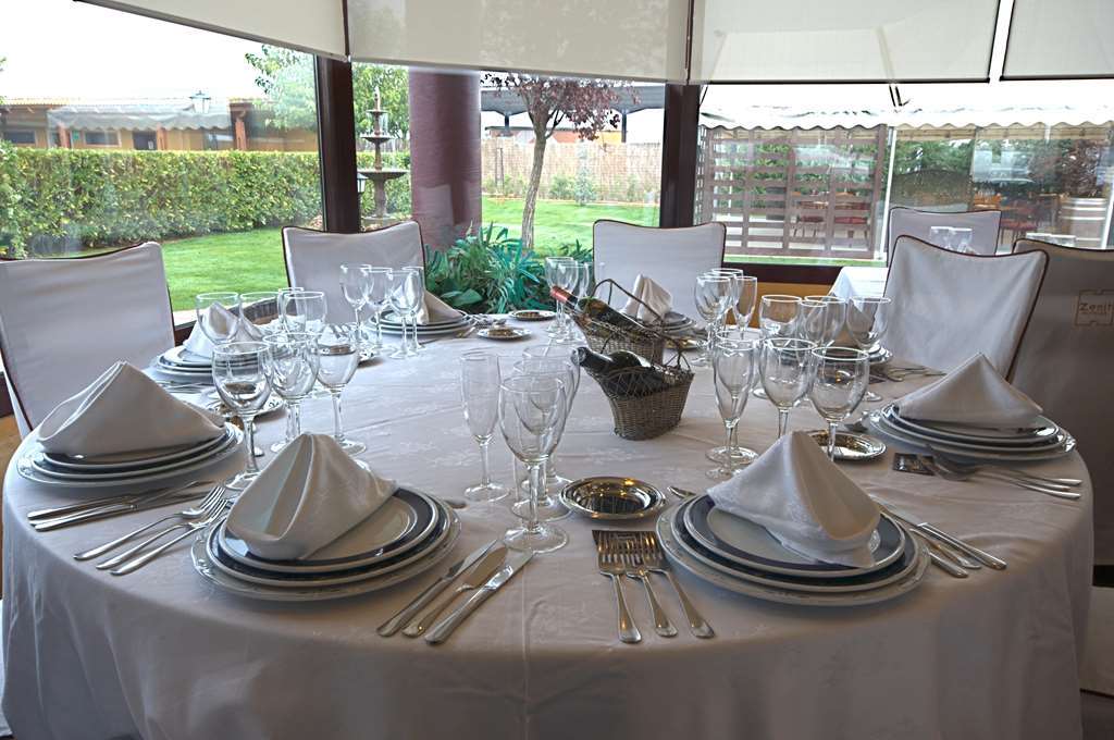 Hotel Nuevo Zenit Calahorra Restaurante foto