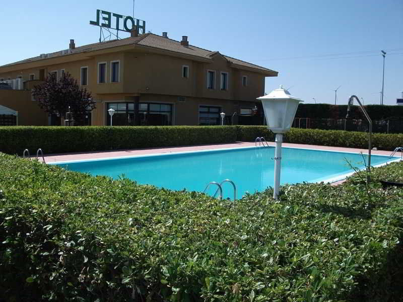 Hotel Nuevo Zenit Calahorra Exterior foto